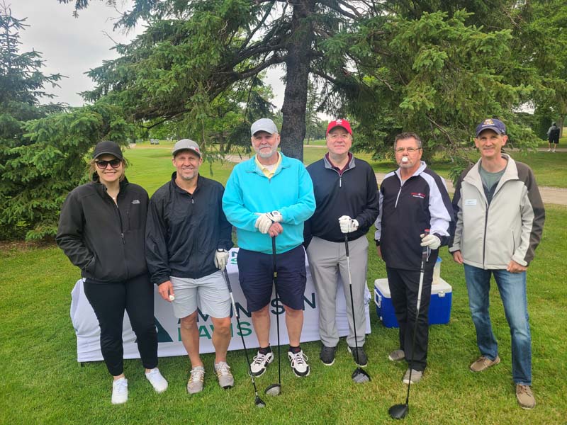 Six golfers from Amundsen Davis